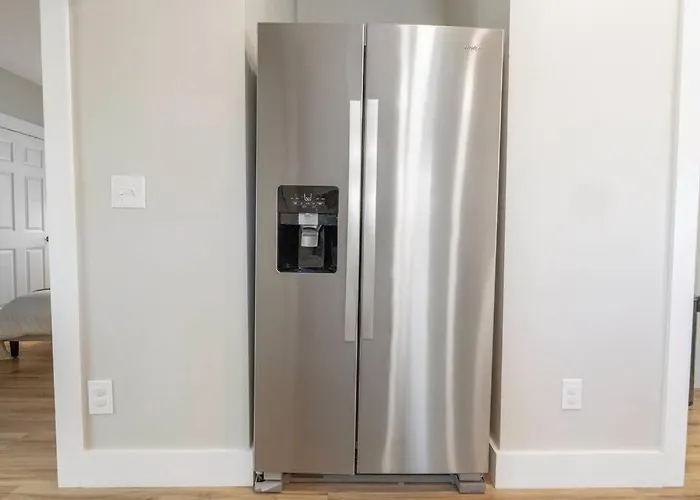 Brand New Cozy Modern Bungalow W/Hot Tub+Movieroom 7 Min From Uptown