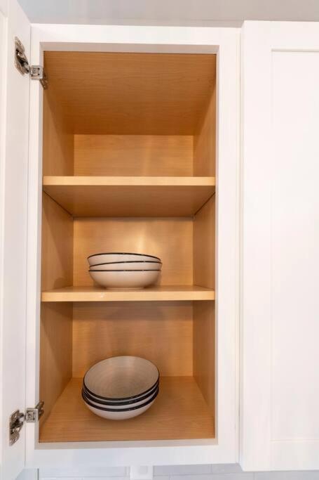 Holiday home Brand New Cozy Modern W/hot Tub+movieroom 7 Min From Uptown *