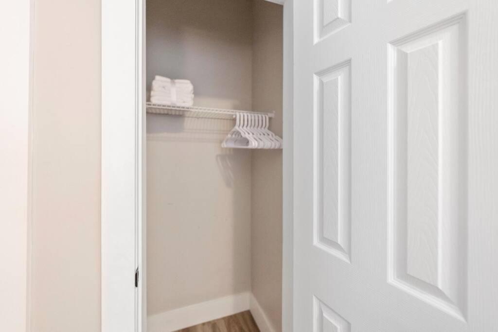 Brand New Cozy Modern W/hot Tub+movieroom 7 Min From Uptown * Charlotte
