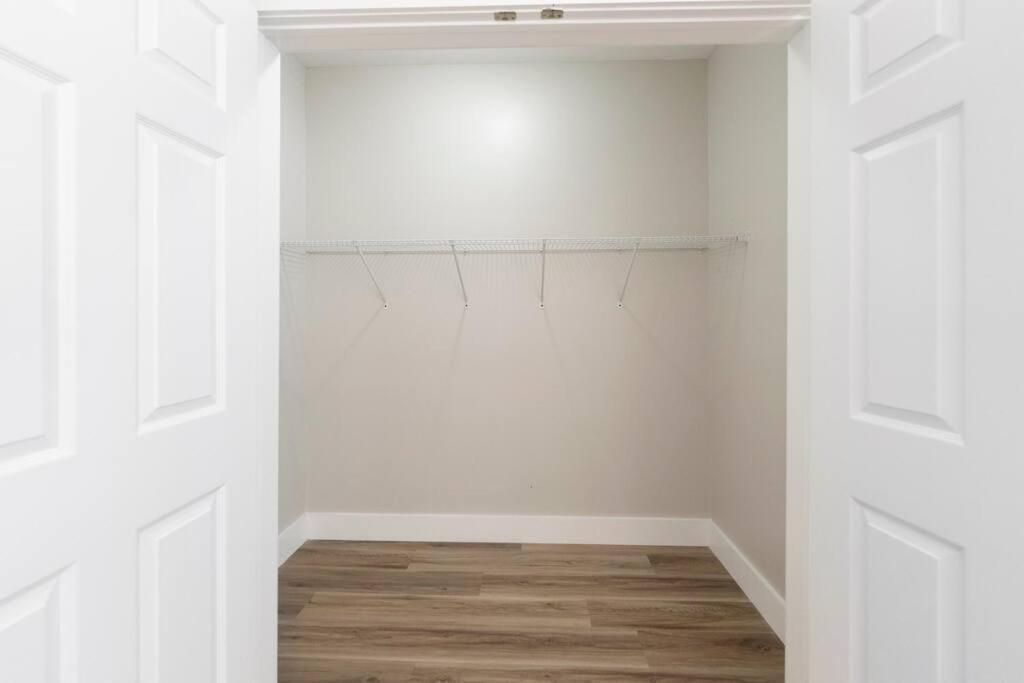 Brand New Cozy Modern W/hot Tub+movieroom 7 Min From Uptown Charlotte