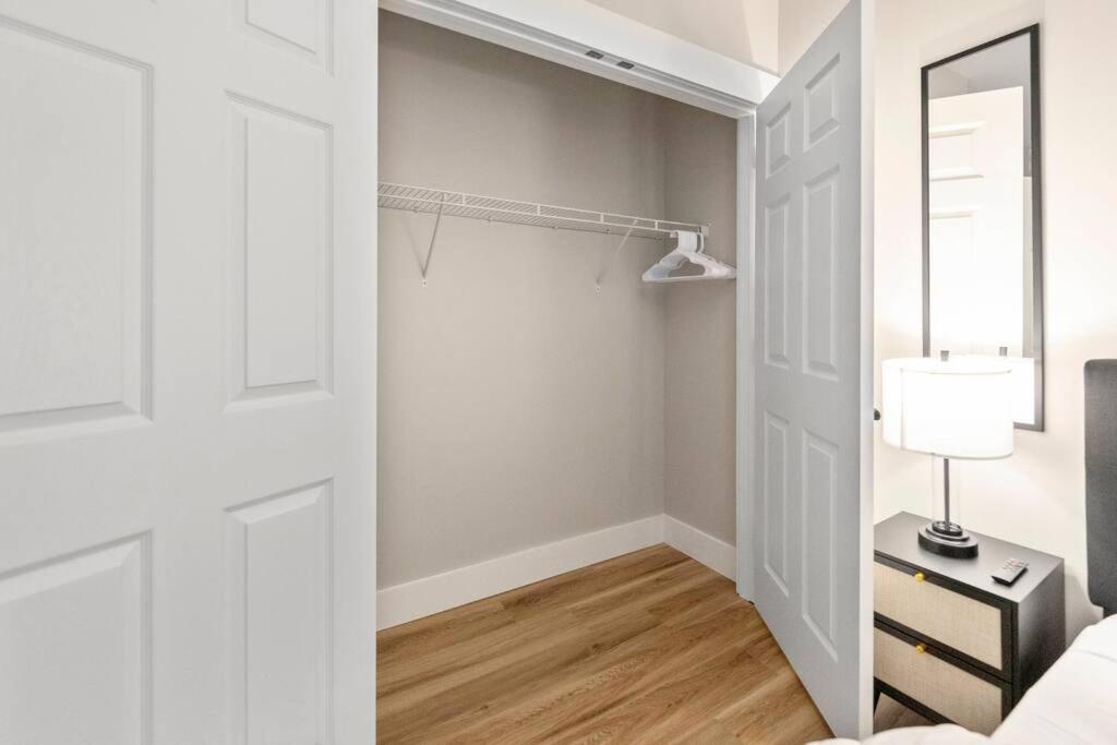 Brand New Cozy Modern W/hot Tub+movieroom 7 Min From Uptown Charlotte
