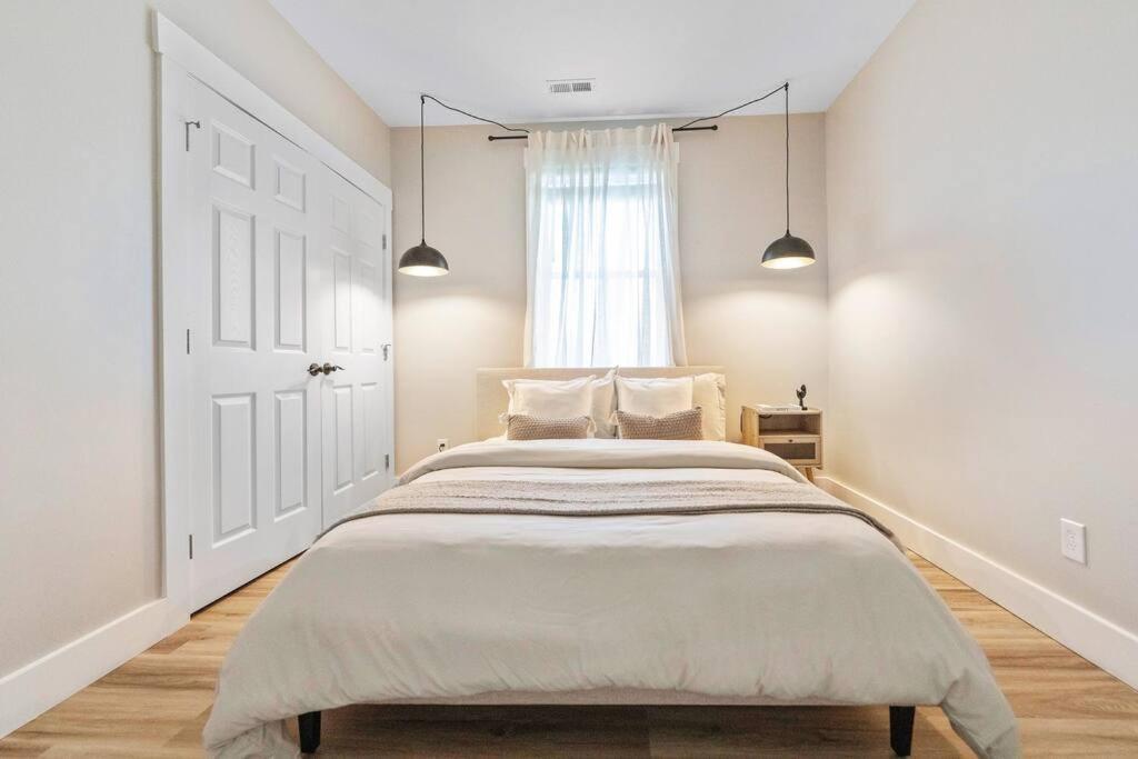 Brand New Cozy Modern W/hot Tub+movieroom 7 Min From Uptown Holiday home Charlotte