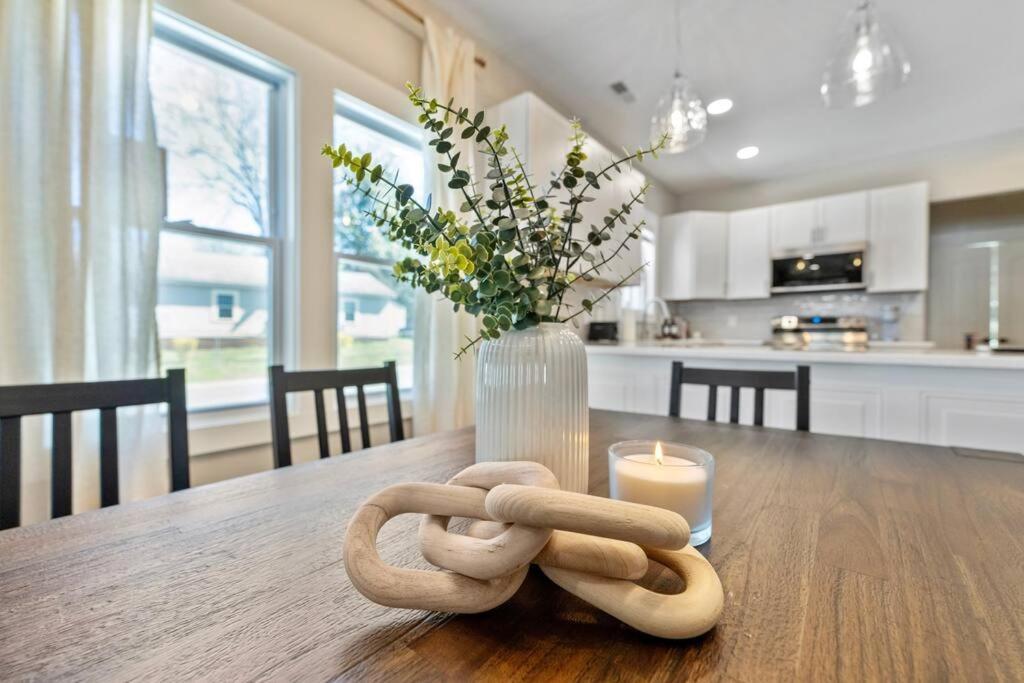 Brand New Cozy Modern W/hot Tub+movieroom 7 Min From Uptown *