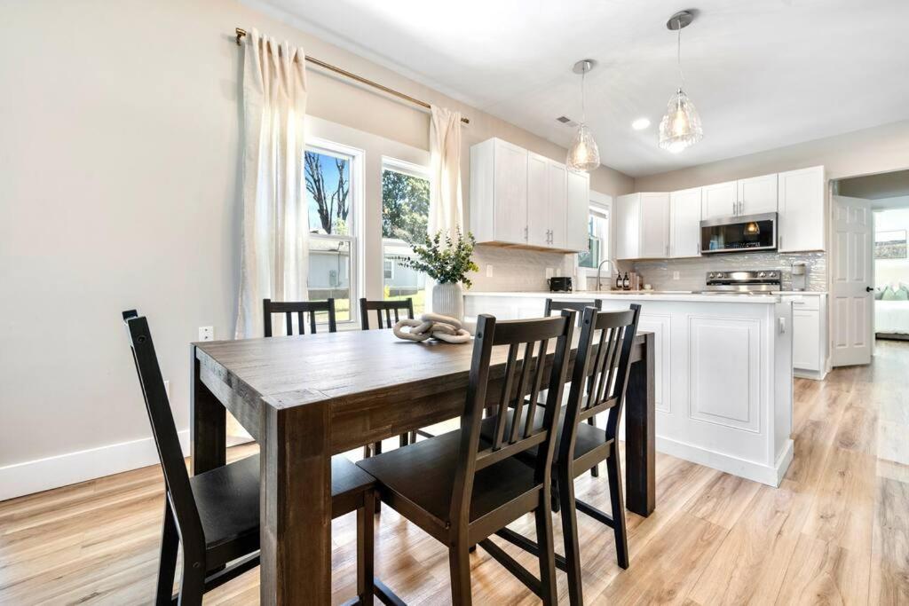 Holiday home Brand New Cozy Modern W/hot Tub+movieroom 7 Min From Uptown *