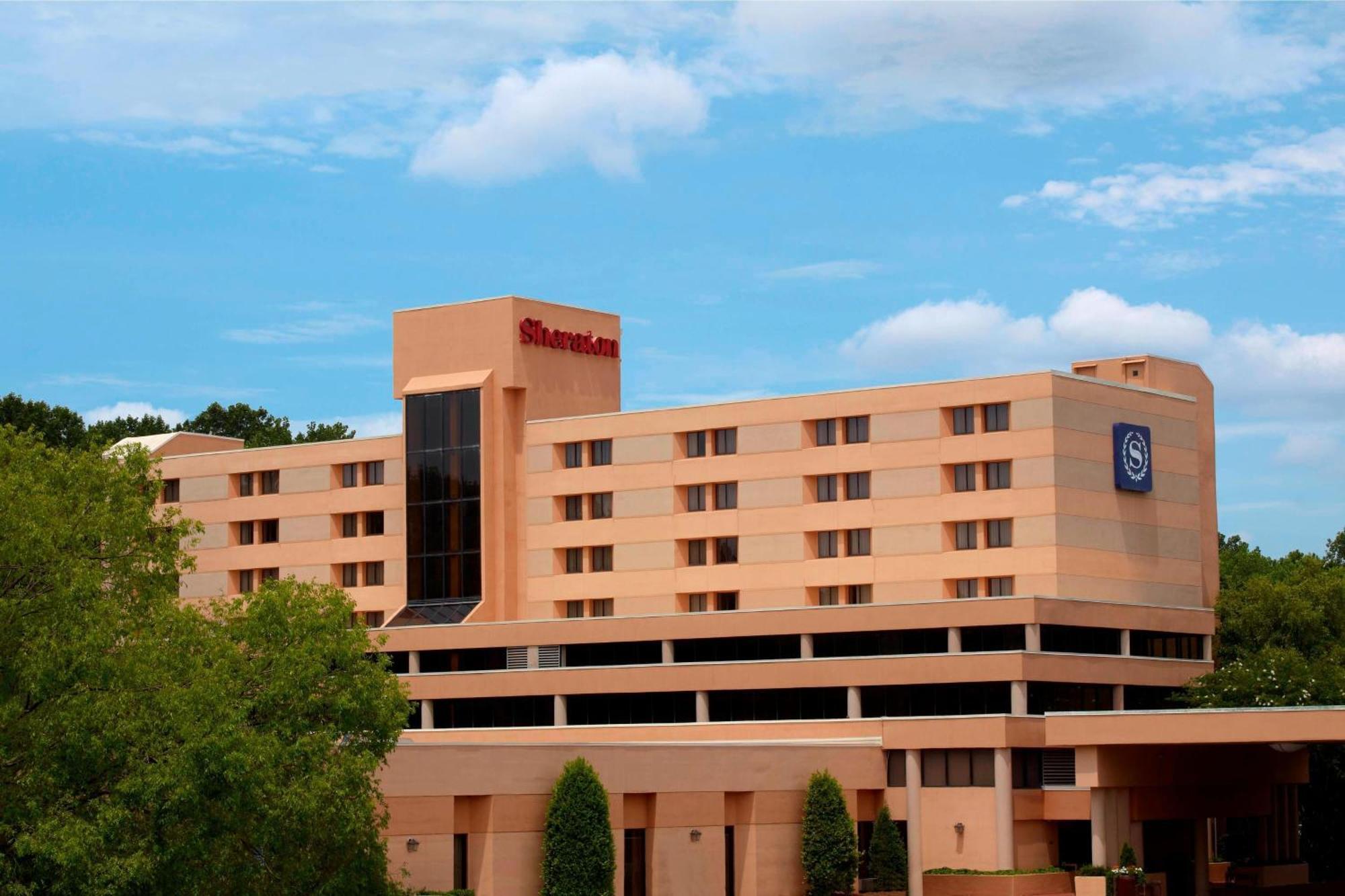 Sheraton Airport Hotel 4*