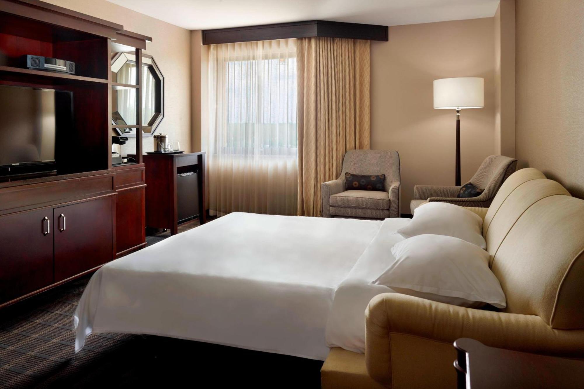 Sheraton Airport 4*