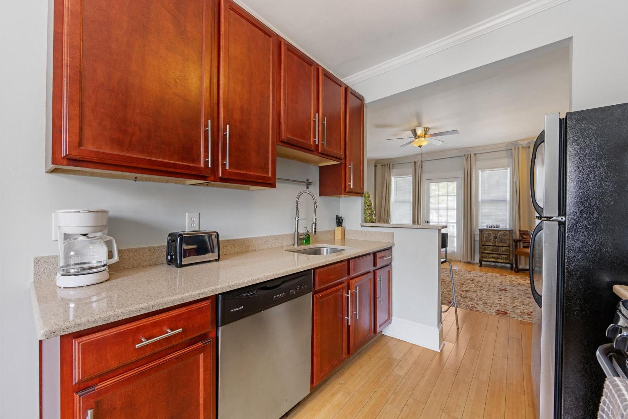 Chic 1 Bedroom Units Near Dilworth