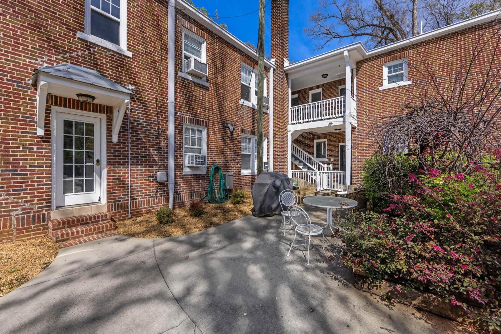 Chic 1 Bedroom Units Near Dilworth Holiday home