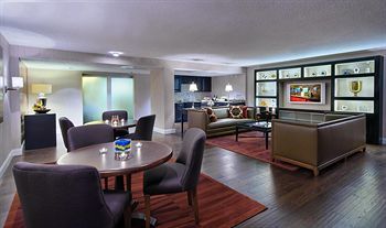 Sheraton Airport Hotel 4*