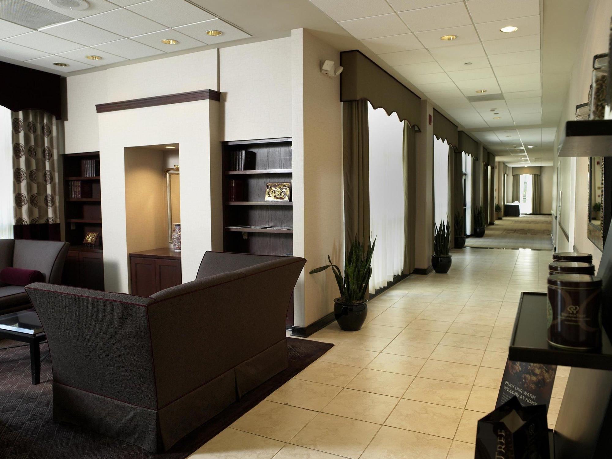 Hotel Doubletree By Hilton Airport 4*
