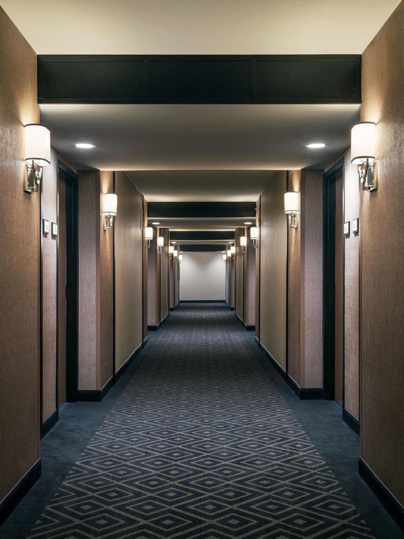 Hotel Sheraton Airport 4*