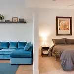 Studio And 1Br Apts By Frontdesk