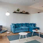 Studio And 1Br Apts By Frontdesk