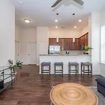 Laid Back 1Br W Comfy Living Room And Bar
