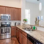 Laid Back 1Br W Comfy Living Room And Bar