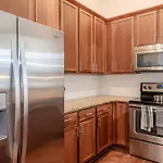 Laid Back 1Br W Comfy Living Room And Bar