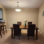 Uptown Apartment 2 Bedroom With Wi-Fi