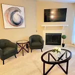 Uptown Apartment 2 Bedroom With Wi-Fi