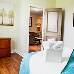 Serene Uptown 2Br And 2Ba Apartment