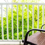 Serene Uptown 2Br And 2Ba Apartment