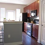 Modern Townhouse - 1 Min To Uptown Clt - Walk To Restaurants