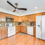 Pet-Friendly Charlotte Home With Deck Near Uptown!
