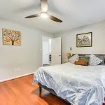 Pet-Friendly Charlotte Home With Deck Near Uptown!