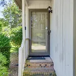 Pet-Friendly Charlotte Home With Deck Near Uptown!