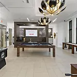 Spacious 2Bd - 5 Min Dt, Gym, Parking, W-D - Sleep 12