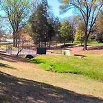Comfortable And Stylish Condo Near Myers Park