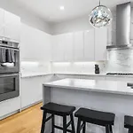 Charlotte\'S Modern Luxe Home - Your Stylish Haven