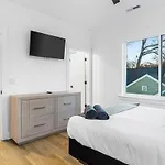 Charlotte\'S Modern Luxe Home - Your Stylish Haven