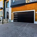 Charlotte\'S Modern Luxe Home - Your Stylish Haven