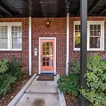 Contemporary 2Br In Myers Park With Screened Porch