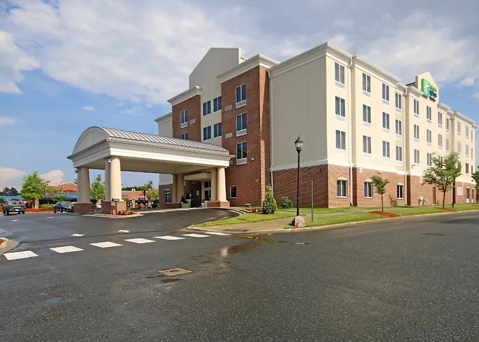 Holiday Inn Express & Suites Charlotte North By Ihg