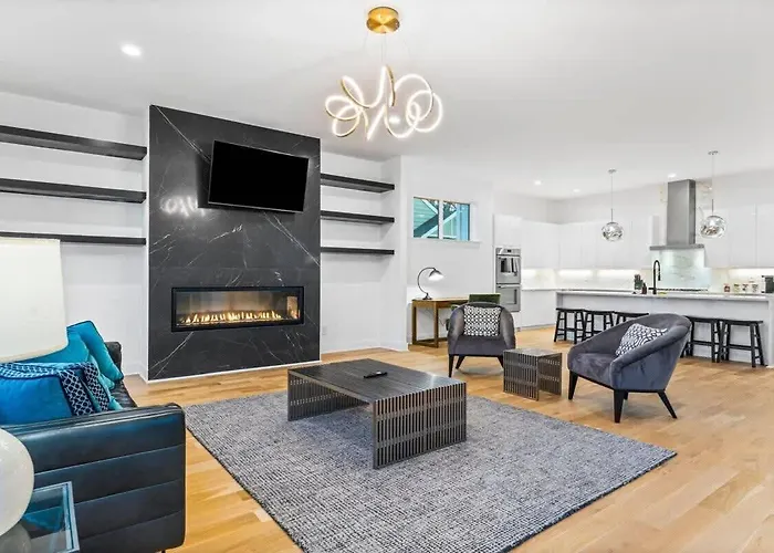 Charlotte\'S Modern Luxe Home - Your Stylish Haven