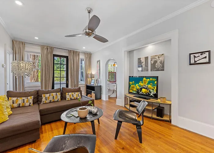 Contemporary 2Br In Myers Park With Screened Porch