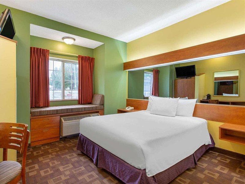 Microtel & By Wyndham Charlotte/northlake Hotel