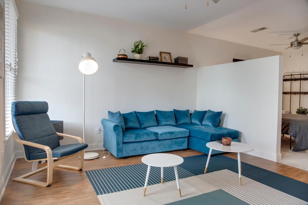 Studio And 1br Apts By Frontdesk Apartment *