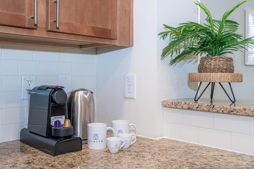 Apartment Laid Back 1br W Comfy Living And Bar *