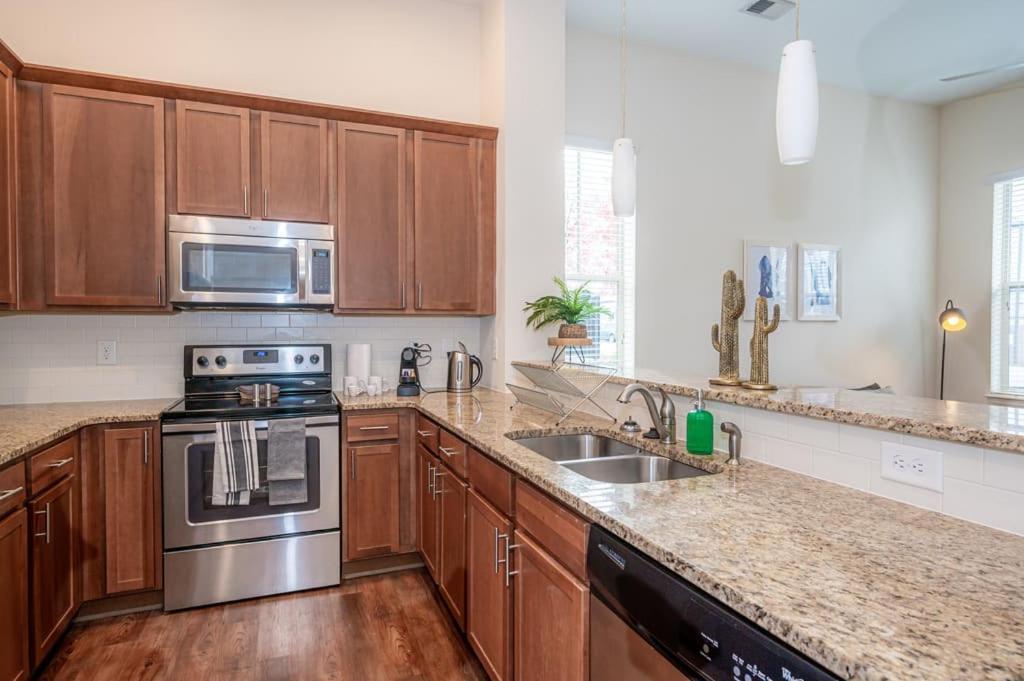 Laid Back 1br W Comfy Living And Bar * Charlotte
