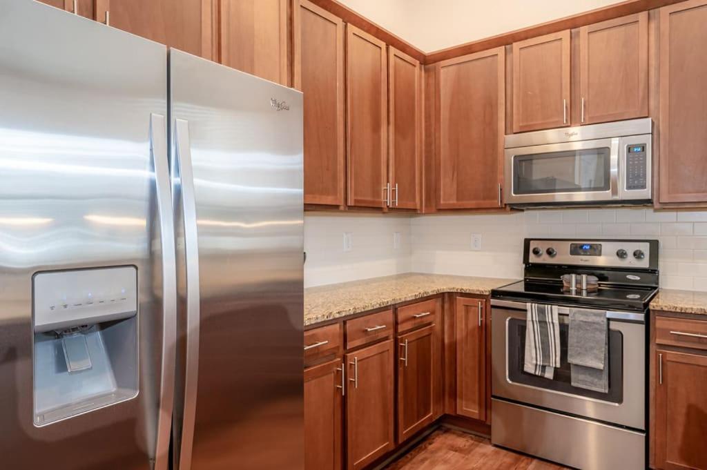 Laid Back 1br W Comfy Living And Bar