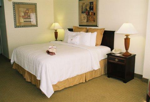 Hotel Fairfield & By Marriott Uptown 3*