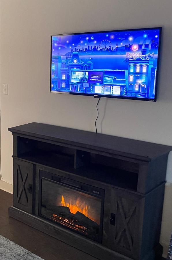 Luxurious 1br Uptown Highrise/ Balcony With View! Apartment