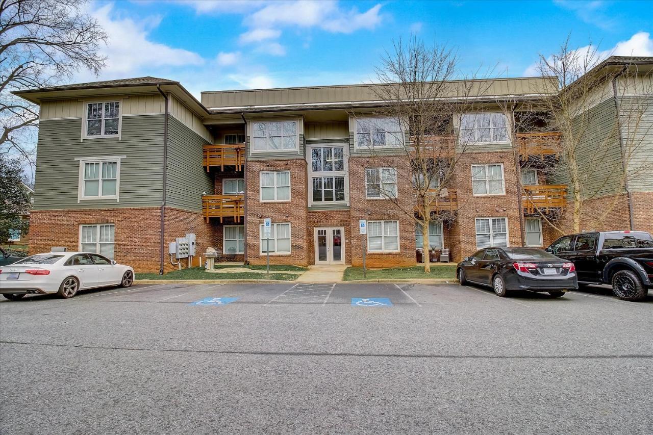 Studio And 1br Apts By Frontdesk Apartment
