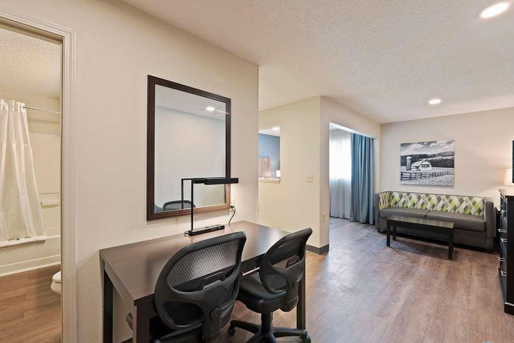 Extended America Select - - Place - E Mccullough Dr 2*