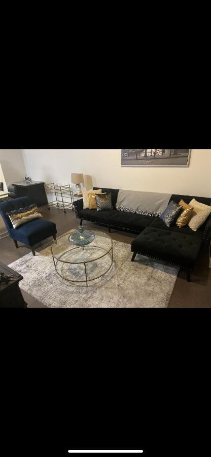 Luxurious 1br Uptown Highrise/ Balcony With View!