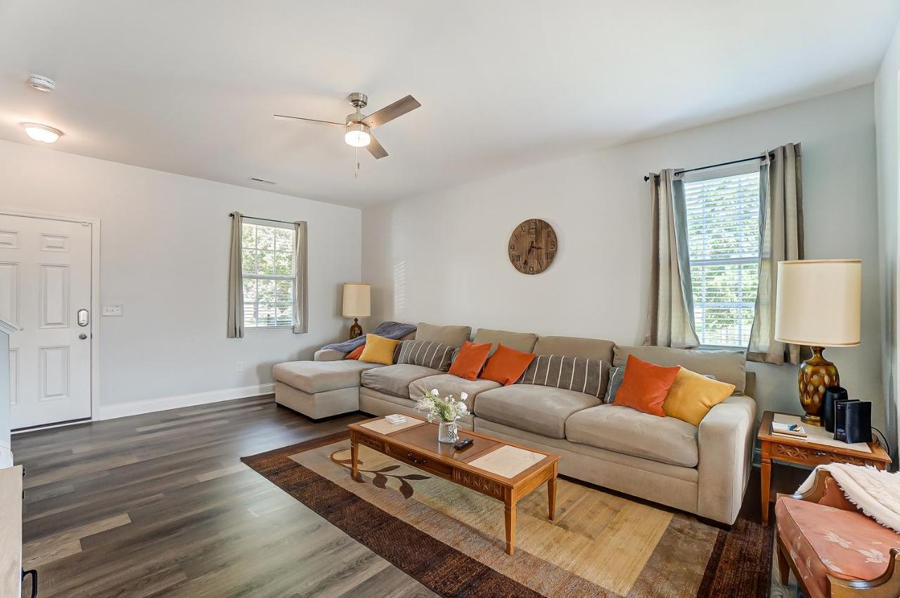 New!! Cozy In Charlotte, Near White Water Center, Uptown & Airport! Holiday home Charlotte