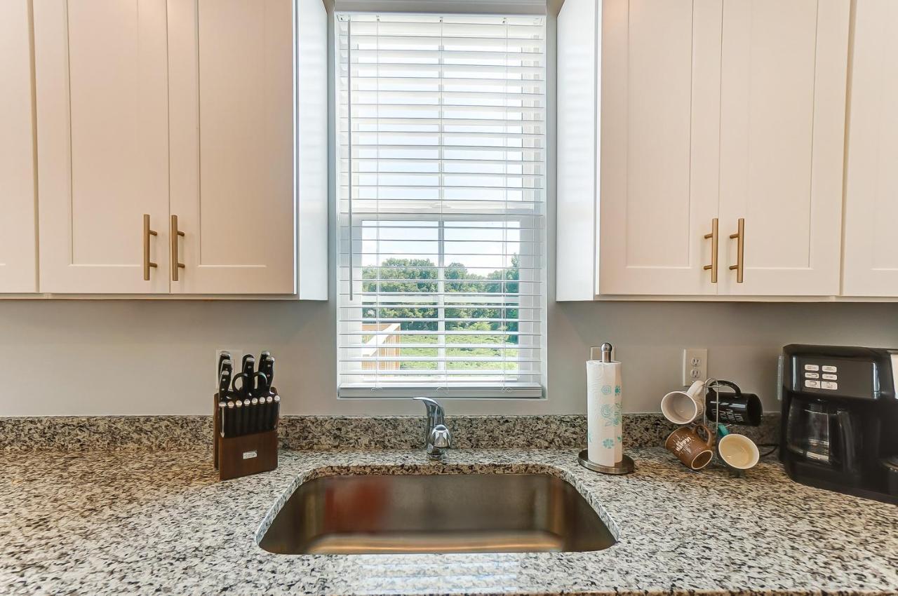 Holiday home New!! Cozy In Charlotte, Near White Water Center, Uptown & Airport! *
