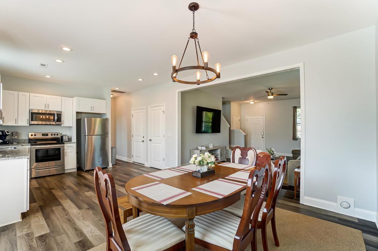 Holiday home New!! Cozy In Charlotte, Near White Water Center, Uptown & Airport! Charlotte